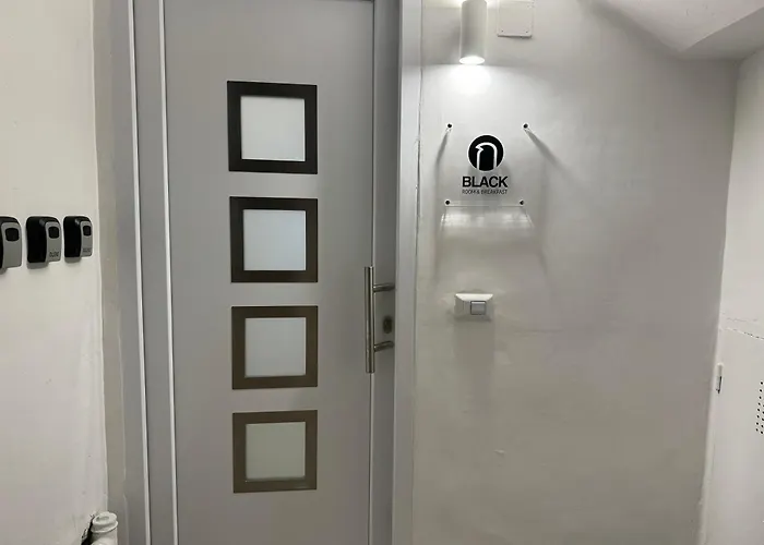 Black & Breakfast Apartment