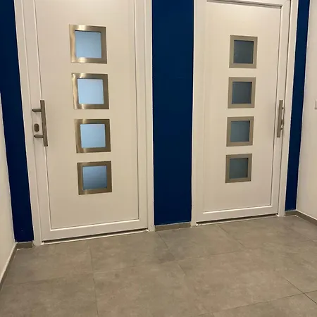 דירה Black & Breakfast בארי