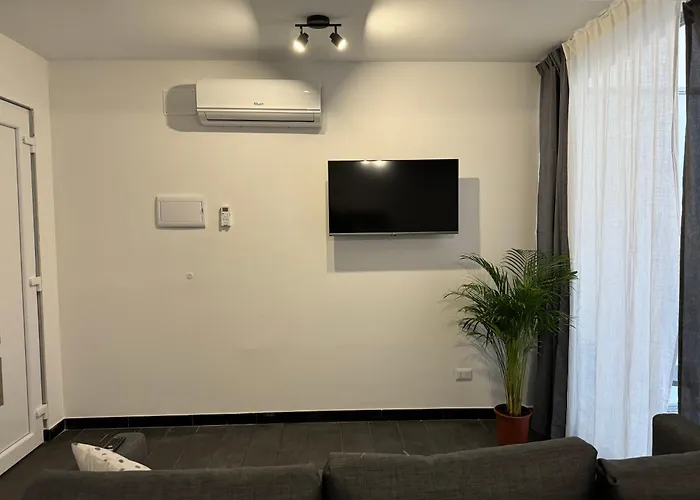 Black & Breakfast Apartment